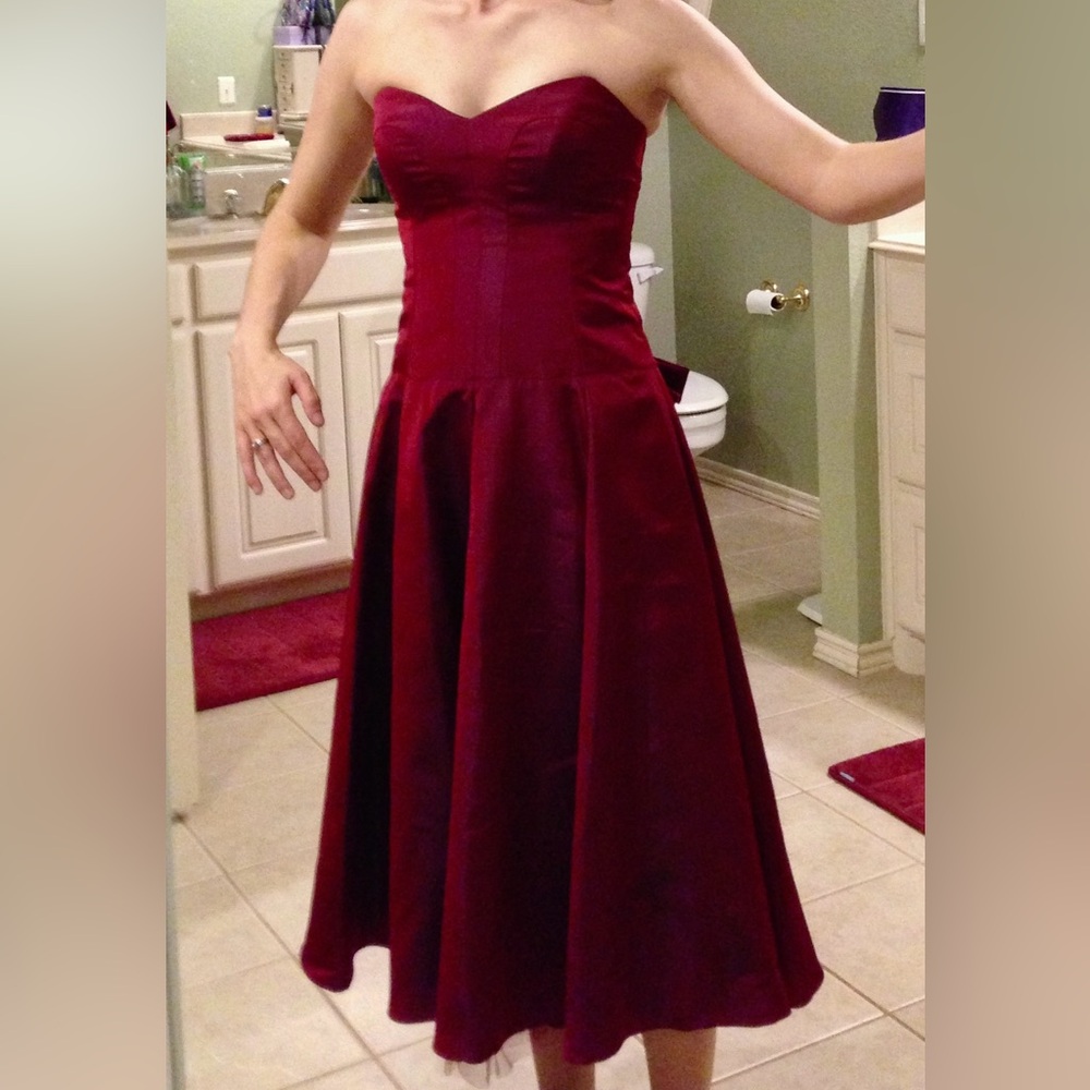 Nicole Miller Sweetheart Strapless Iridescent Party Dress